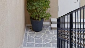 Unclassified image, 5 of 34, button - Metekhi Corner Apartments (Tbilisi)