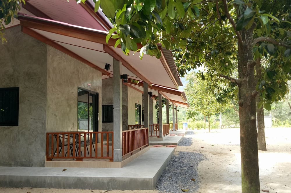 Baan Keree Thara Khiri Wong