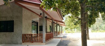 Baan Keree Thara Khiri Wong