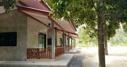 Baan Keree Thara Khiri Wong