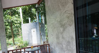 Baan Keree Thara Khiri Wong