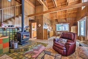 TV, fireplace - Near Hiking & Skiing: Bear Valley Cabin! (Bear Valley)