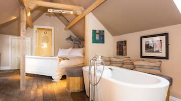 Premium-dobbeltværelse - 1 kingsize-seng | Badeværelse | Bruser, gratis toiletartikler, hårtørrer, håndklæder