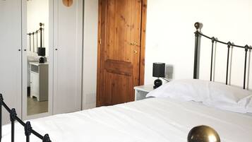 2 Schlafzimmer, Zimmersafe, BĂŒgeleisen/BĂŒgelbrett, Reisekinderbett