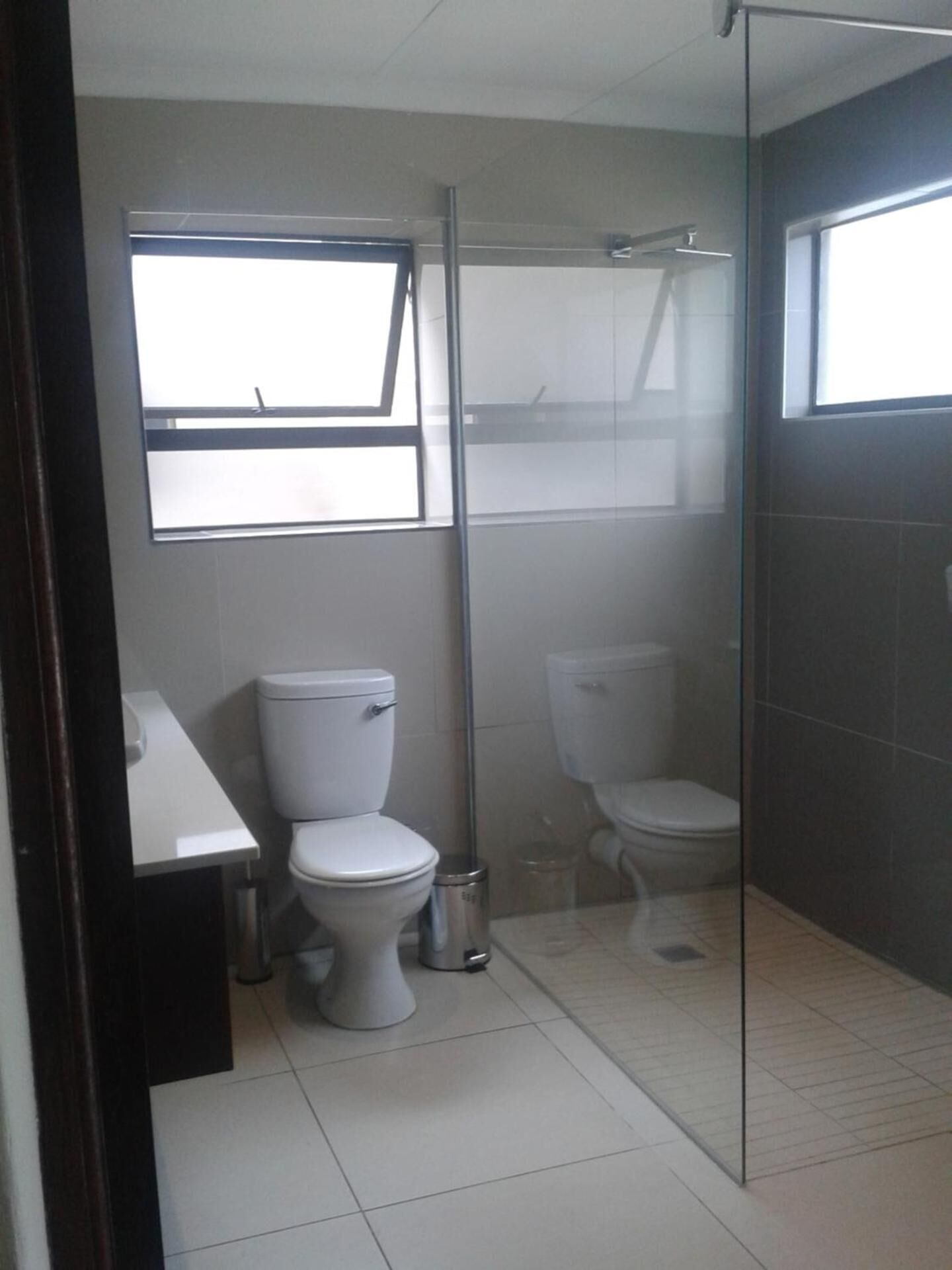 shower, rainfall showerhead, free toiletries, towels