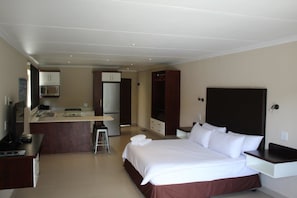 Estúdio superluxo (Lakeside) | 1 quarto, roupas de cama premium, escrivaninha, roupa de cama