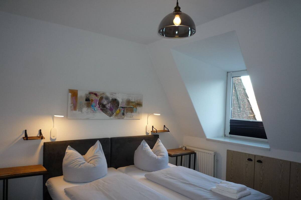 Suite, Non Smoking | Hypo-allergenic bedding, in-room safe, blackout curtains, rollaway beds