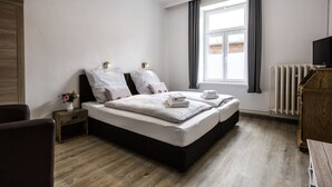 Double Room, Non Smoking | Hypo-allergenic bedding available, in-room safe, blackout drapes