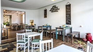 Free daily cooked-to-order breakfast