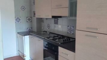 KylskÄp, ugn, diskmaskin och kaffekvarn