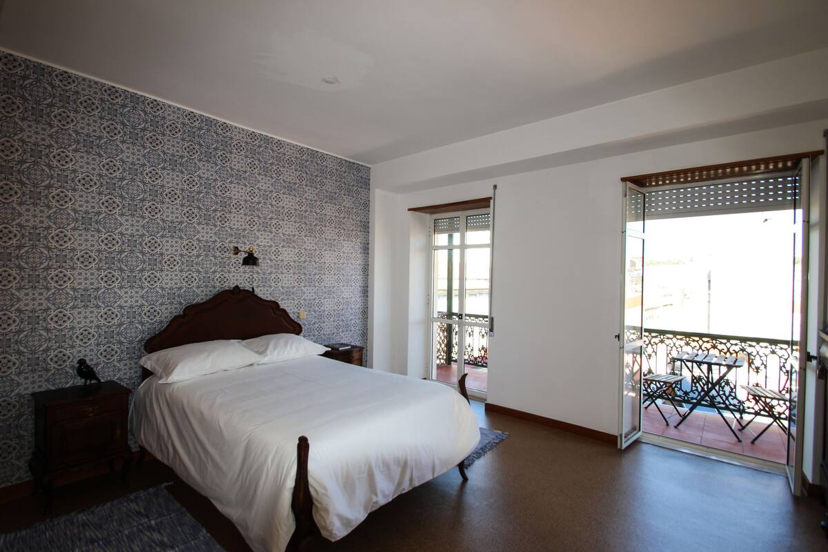 Habitación doble superior, vista a la ciudad | Cunas y wifi gratis