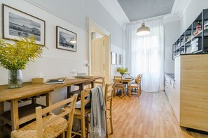 Basic-Apartment | Esszimmer