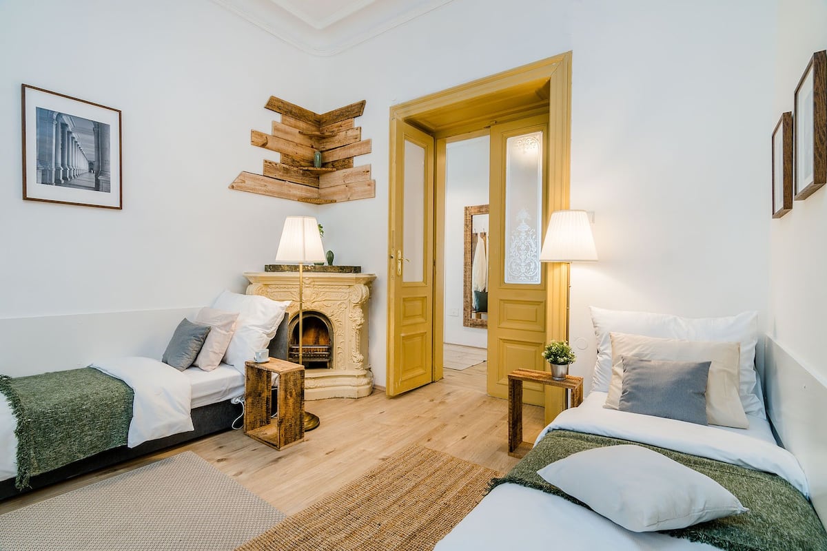 Standard Apartment | 3 bedrooms, individually decorated, individually furnished, desk