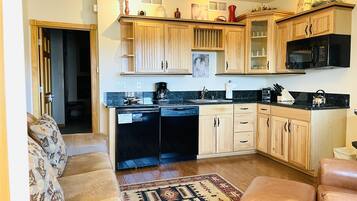 Condo, 1 Bedroom | Private kitchen