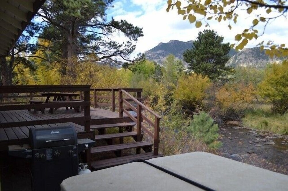 Murphy's Riverside Cottage - 3 Br Cabin