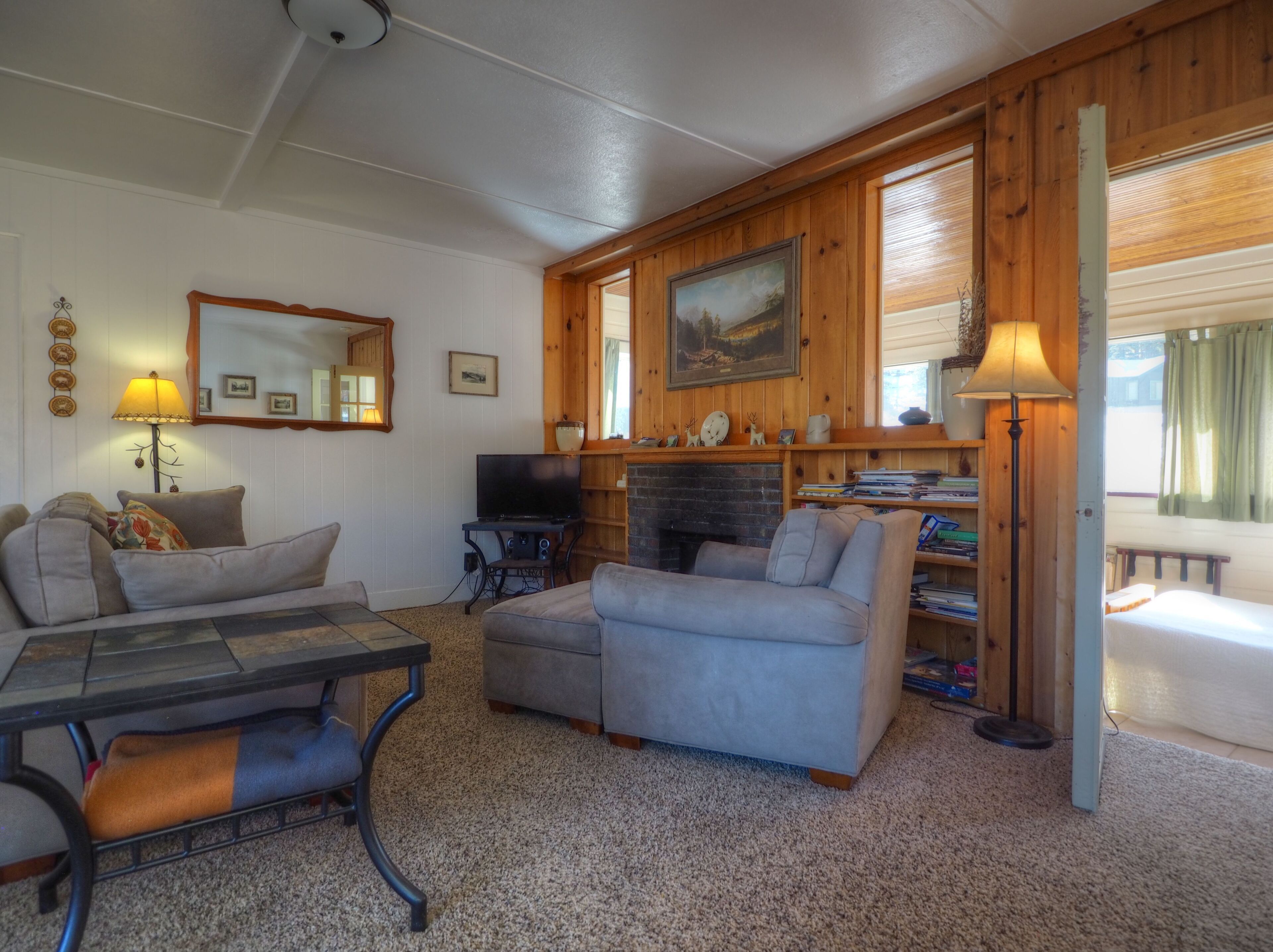 Murphy's Riverside Cottage - 3 Br Cabin