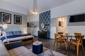 City appartement | Woonkamer | Een smart-tv