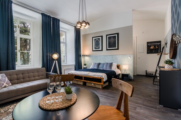 City appartement | Woonkamer | Een smart-tv