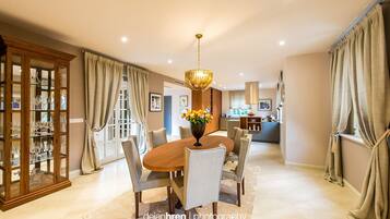 Villa (Zara) | In-room dining