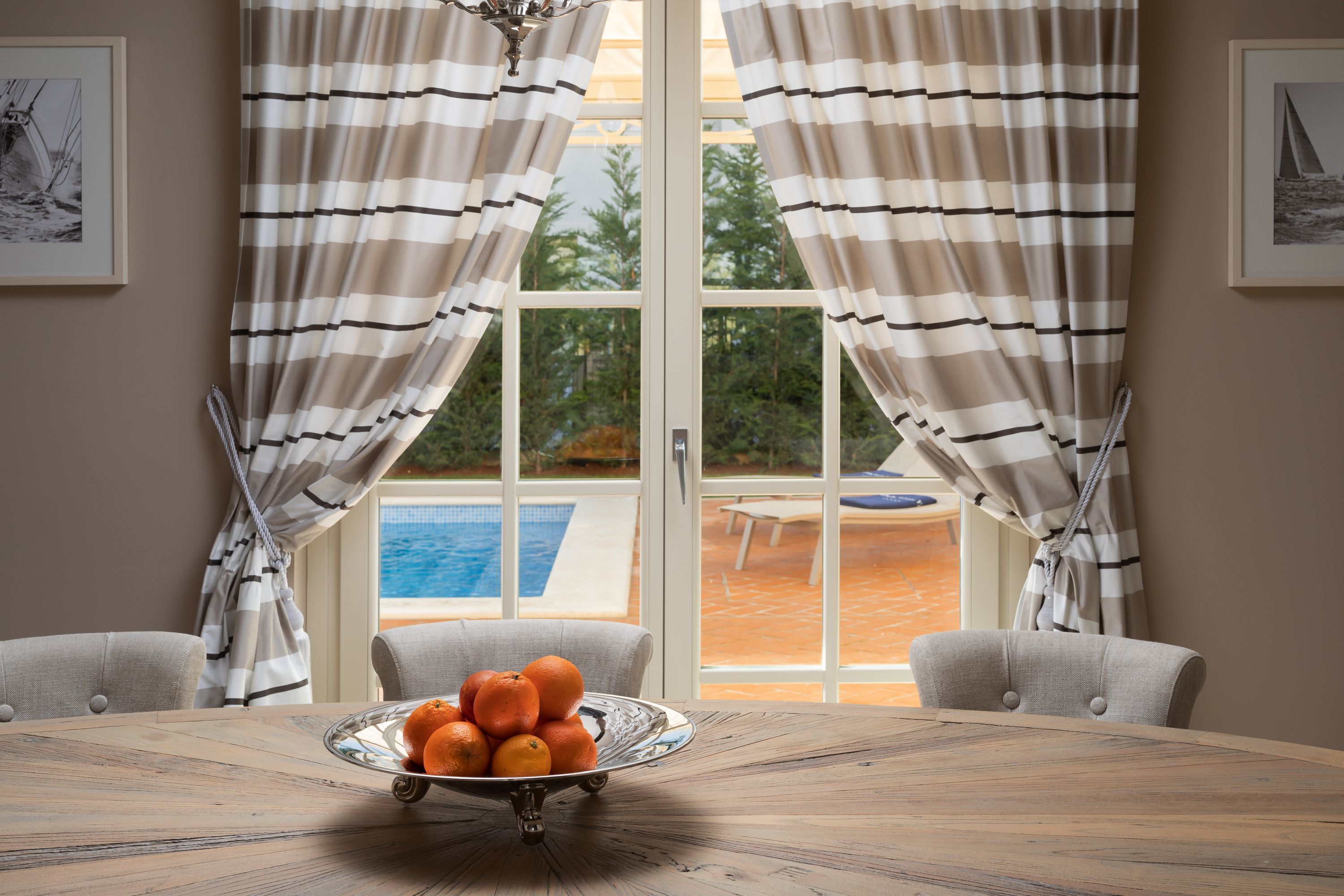 Villa (Azzura) | Essbereich im Zimmer