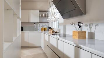 Villa | Eigene Küche | Großer Kühlschrank, Ofen, Herdplatte, Geschirrspüler