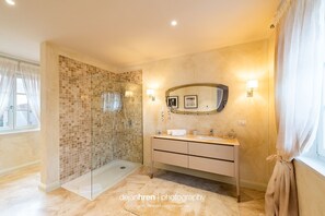 Villa (Zara) | Salle de bain