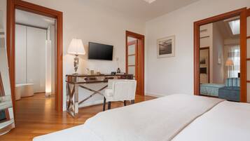 Villa | 5 bedrooms, in-room safe, iron/ironing board, free WiFi