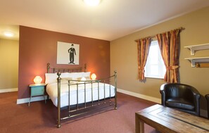 Free WiFi, bed sheets, wheelchair access - Rowan Tree Hostel (Ennis)