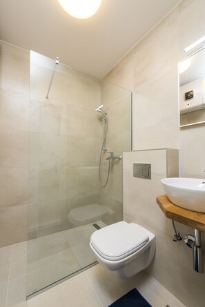 Shower, hair dryer, towels, soap - Hvar Villa Maris (Hvar)