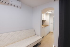Premium bedding, in-room safe, blackout drapes, iron/ironing board