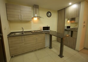 Standard Room, 1 Bedroom | Private kitchenette | Fridge, microwave, stovetop, electric kettle - Lujain Hotel Suites (Amman)