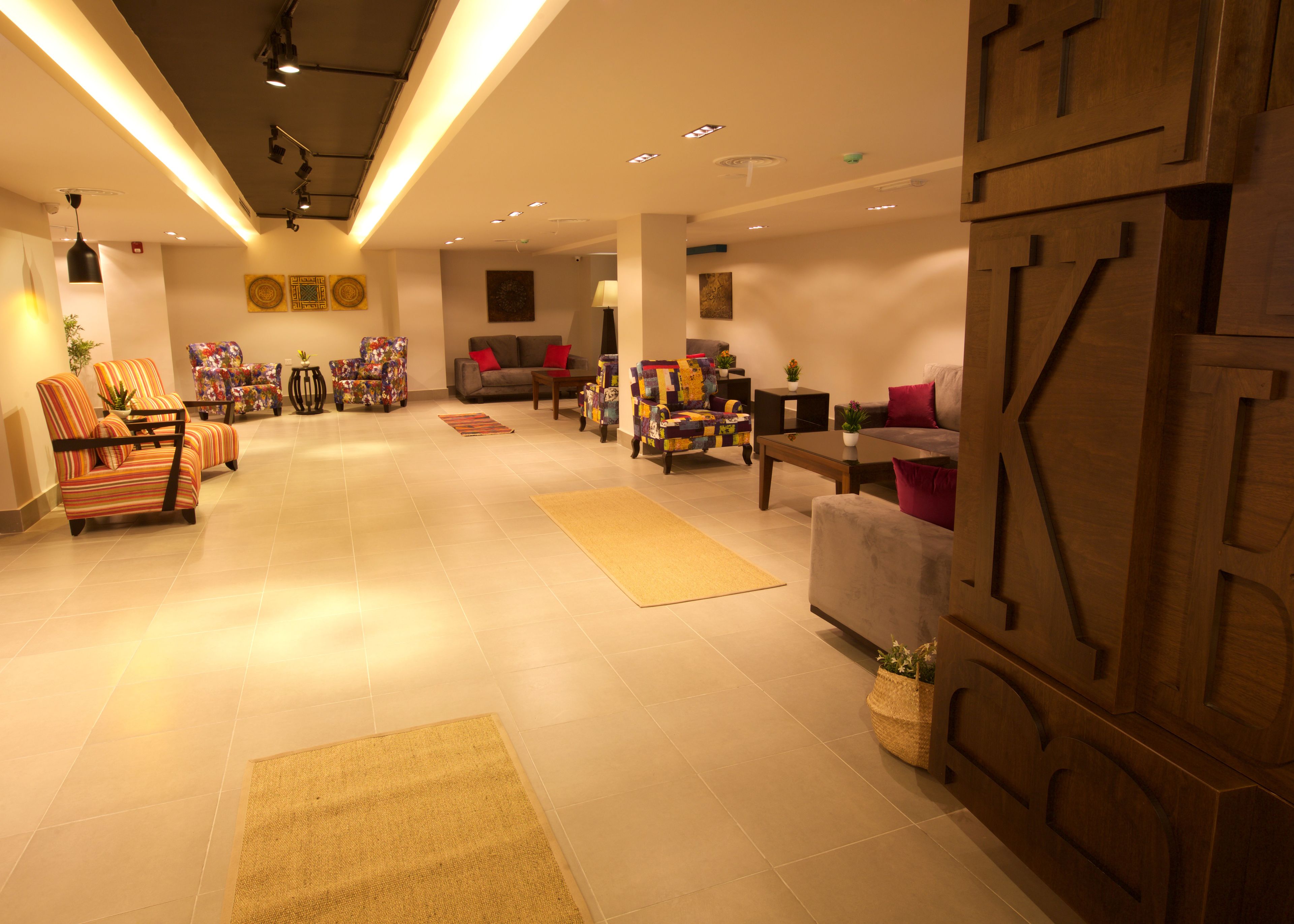 Coin salon dans le hall