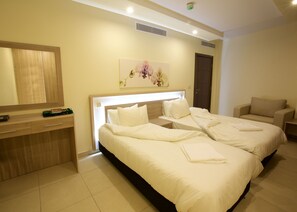 Luxury Room, 1 Bedroom | 2 bedrooms, minibar, in-room safe, desk - Lujain Hotel Suites (Amman)
