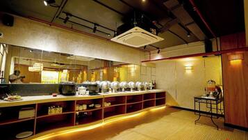 Tägliches Frühstücksbuffet (500 INR pro Person)