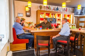 Bar (in der Unterkunft)