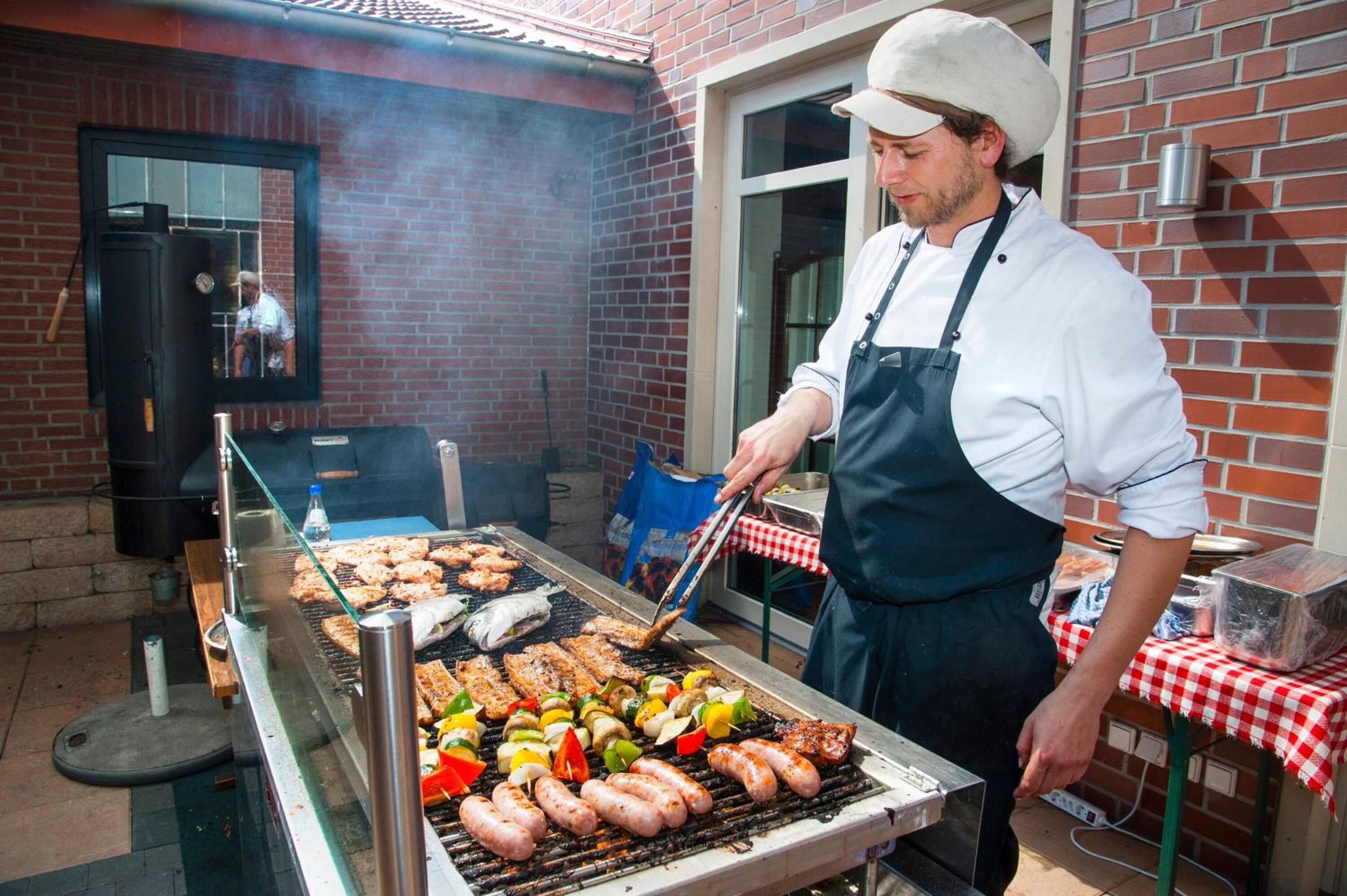 Serveert lunch en diner, regionale gerechten