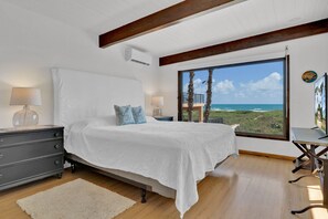 3 bedrooms, travel crib, free WiFi, bed sheets - The Mermaid - Completely Renovated 1960's Beachfront House 3 Bedroom Home by RedAwning (South Padre Island)