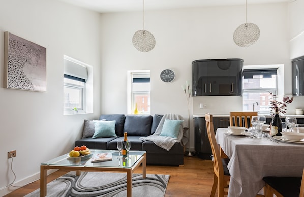 Basic-Apartment, 3 Schlafzimmer, Nichtraucher, 2 Bäder | Essbereich im Zimmer