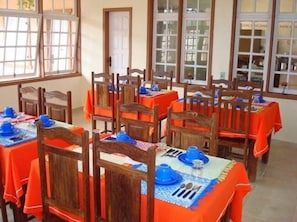 Desayuno de cocina local incluido todos los días