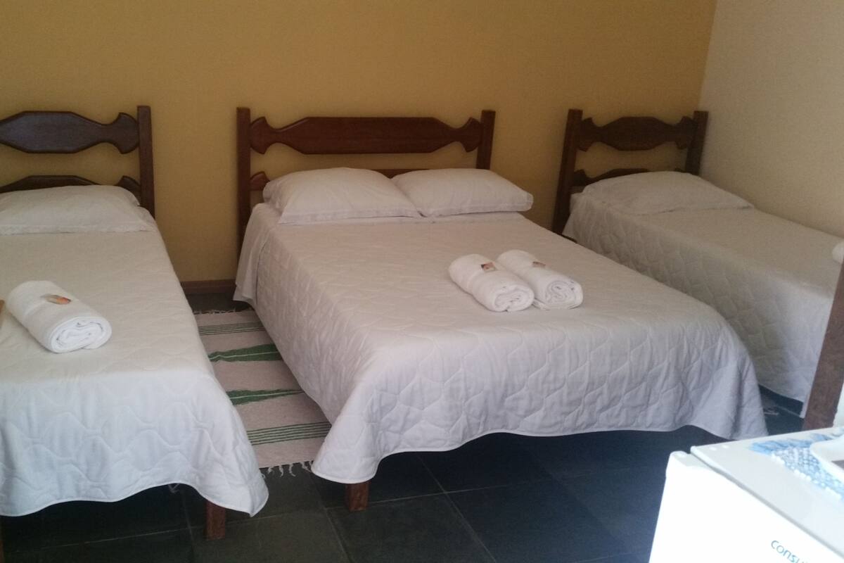 Habitación cuádruple estándar | Minibar, wifi gratis y ropa de cama