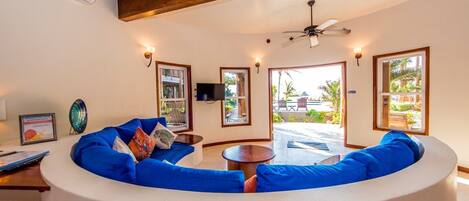 Condo, 3 Bedrooms | Interior