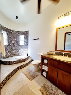 Lejlighed - 3 soveværelser | Badeværelse | Håndklæder, Shampoo