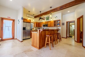 Condo, 3 Bedrooms | Private kitchen | Microwave, oven, dishwasher, blender