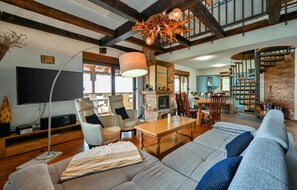 Smart-TV, peis, DVD-spiller og fotballspill