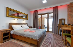 3 bedrooms, travel crib, free WiFi, bed sheets - Nice home in Zelezna Gora with sauna (Zelezna Gora)