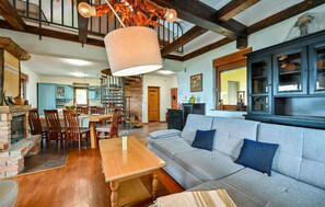 Smart TV, fireplace, DVD player, foosball - Nice home in Zelezna Gora with sauna (Zelezna Gora)