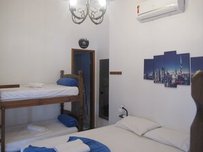 Minibar, in-room safe, individually decorated, desk - Hope Pousada (Arraial do Cabo)