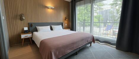 Exclusive Double Room | 1 bedroom, individually decorated, individually furnished, desk