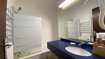 Family Triple Room | 1 bedroom, individually decorated, individually furnished, desk