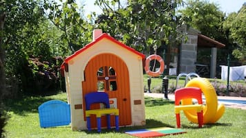 Children’s play area – outdoor